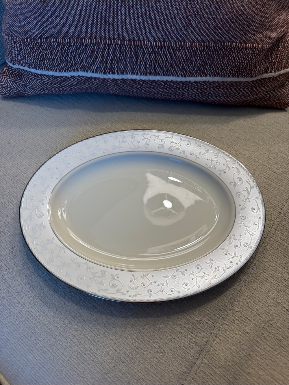 Lenox Pearl Innocence with Platinum Rim 13” Oval Platter